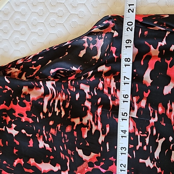 Classiques Entire Red + black SILK sleeveless cowl neck blouse, XL, EUC. - Picture 6 of 14